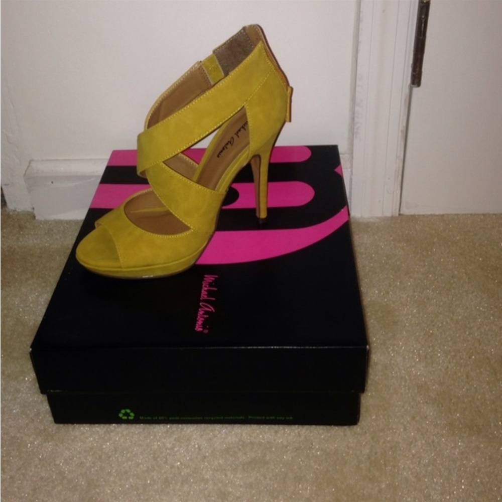 Open toe platform sandal